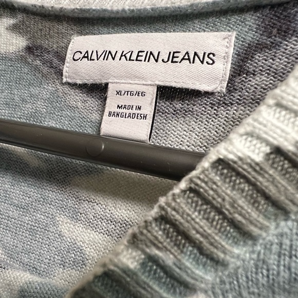 XL Calvin Klein thin sweater, good condition, worn only a few times - Picture 3 of 3